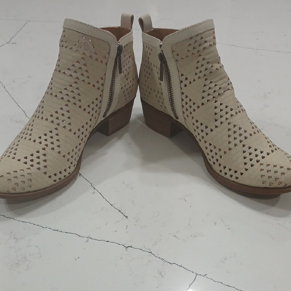 Lucky Brand Perforated Tan Ankle Booties Leather Sz8 Gentle Used - Picture 3 of 10